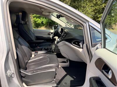 2018 Chrysler Pacifica Touring L - Photo 12 - Gladstone, OR 97027
