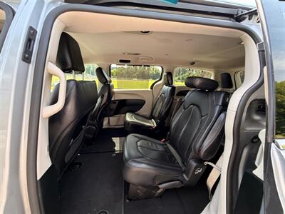 2018 Chrysler Pacifica Touring L - Photo 10 - Gladstone, OR 97027