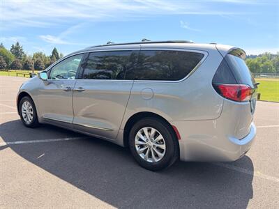 2018 Chrysler Pacifica Touring L - Photo 3 - Gladstone, OR 97027