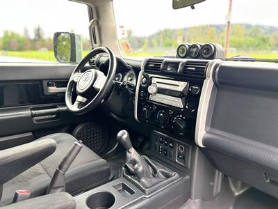 2007 Toyota FJ Cruiser 6 Speed Manual Transmission !  4X4 ! Clean title - Photo 39 - Gladstone, OR 97027