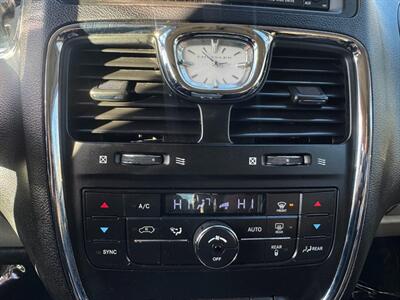 2013 Chrysler Town and Country Touring   - Photo 59 - Gladstone, OR 97027