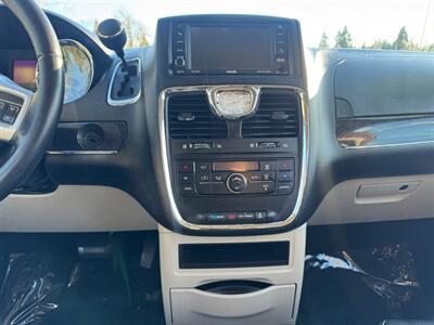 2013 Chrysler Town and Country Touring   - Photo 55 - Gladstone, OR 97027