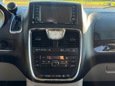 2013 Chrysler Town and Country Touring   - Photo 20 - Gladstone, OR 97027