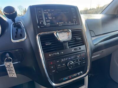 2013 Chrysler Town and Country Touring   - Photo 58 - Gladstone, OR 97027