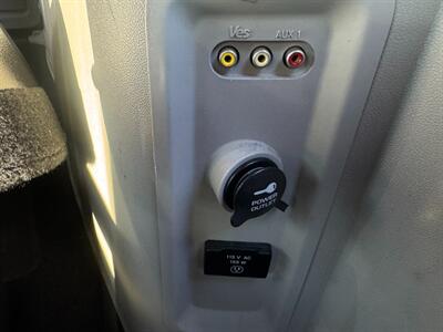 2013 Chrysler Town and Country Touring   - Photo 33 - Gladstone, OR 97027