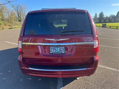 2013 Chrysler Town and Country Touring   - Photo 4 - Gladstone, OR 97027