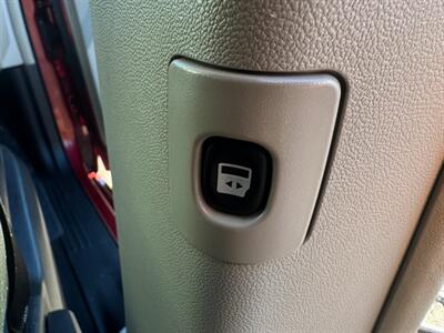 2013 Chrysler Town and Country Touring   - Photo 40 - Gladstone, OR 97027