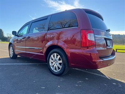 2013 Chrysler Town and Country Touring   - Photo 3 - Gladstone, OR 97027