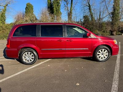 2013 Chrysler Town and Country Touring   - Photo 6 - Gladstone, OR 97027