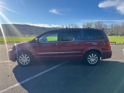 2013 Chrysler Town and Country Touring   - Photo 2 - Gladstone, OR 97027