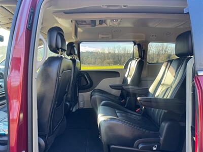 2013 Chrysler Town and Country Touring   - Photo 10 - Gladstone, OR 97027