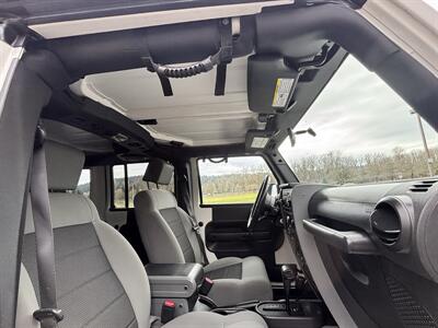 2010 Jeep Wrangler Unlimited Rubicon  SUV , LOW MILES ! - Photo 49 - Gladstone, OR 97027