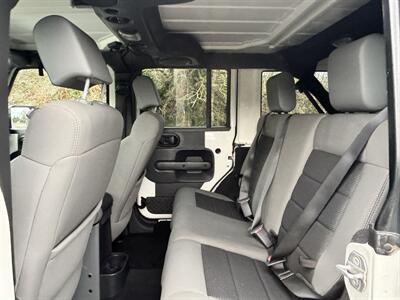 2010 Jeep Wrangler Unlimited Rubicon  SUV , LOW MILES ! - Photo 16 - Gladstone, OR 97027