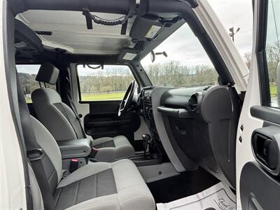 2010 Jeep Wrangler Unlimited Rubicon  SUV , LOW MILES ! - Photo 17 - Gladstone, OR 97027