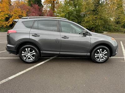 2017 Toyota RAV4 LE   - Photo 6 - Gladstone, OR 97027