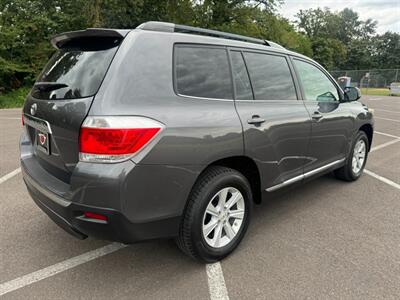 2011 Toyota Highlander SUV , Low Miles , 3rd row seats !   - Photo 5 - Gladstone, OR 97027