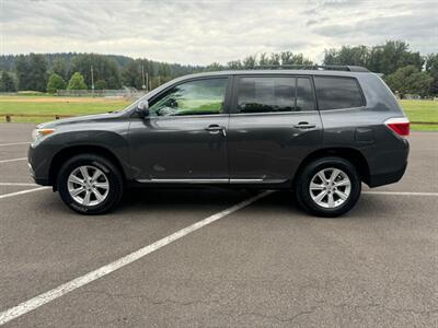 2011 Toyota Highlander SUV , Low Miles , 3rd row seats !   - Photo 2 - Gladstone, OR 97027