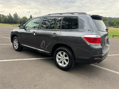 2011 Toyota Highlander SUV , Low Miles , 3rd row seats !   - Photo 3 - Gladstone, OR 97027