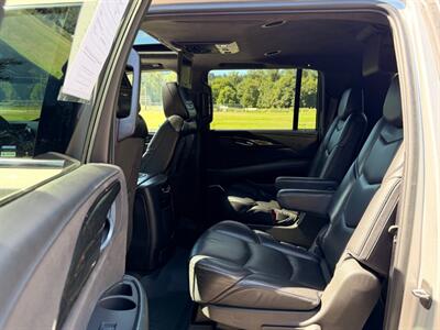 2017 Cadillac Escalade ESV Escalade ESV Platinum   - Photo 11 - Gladstone, OR 97027