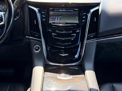 2017 Cadillac Escalade ESV Escalade ESV Platinum   - Photo 19 - Gladstone, OR 97027