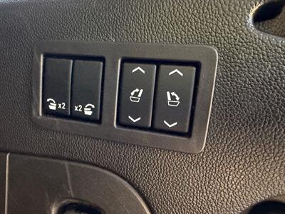 2017 Cadillac Escalade ESV Escalade ESV Platinum   - Photo 39 - Gladstone, OR 97027