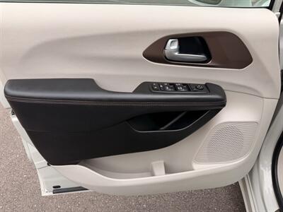 2017 Chrysler Pacifica Touring Plus   - Photo 36 - Gladstone, OR 97027