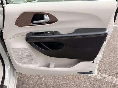 2017 Chrysler Pacifica Touring Plus   - Photo 51 - Gladstone, OR 97027