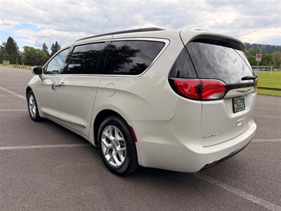 2017 Chrysler Pacifica Touring Plus   - Photo 3 - Gladstone, OR 97027