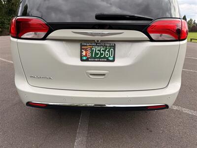 2017 Chrysler Pacifica Touring Plus   - Photo 32 - Gladstone, OR 97027