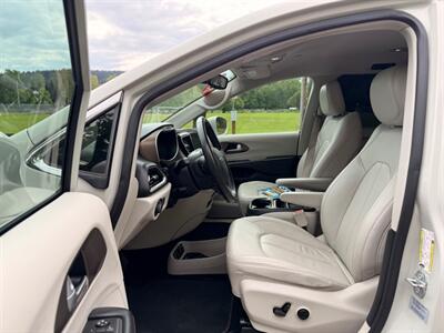 2017 Chrysler Pacifica Touring Plus   - Photo 10 - Gladstone, OR 97027