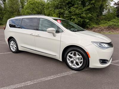 2017 Chrysler Pacifica Touring Plus   - Photo 7 - Gladstone, OR 97027