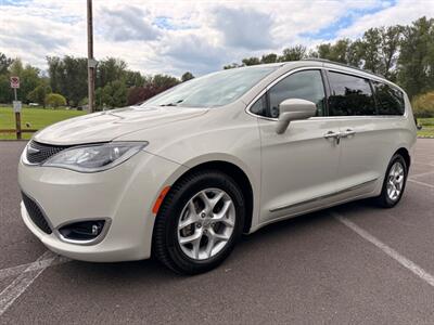 2017 Chrysler Pacifica Touring L Minivan  Fully Loaded ! Minivan