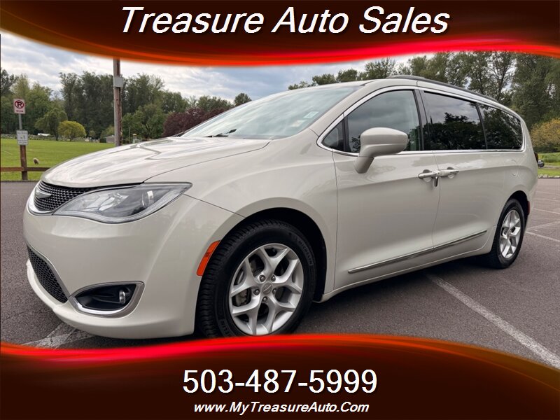 2017 Chrysler Pacifica Touring Plus   - Photo 1 - Gladstone, OR 97027