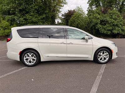 2017 Chrysler Pacifica Touring Plus   - Photo 6 - Gladstone, OR 97027