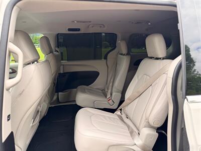 2017 Chrysler Pacifica Touring Plus   - Photo 11 - Gladstone, OR 97027