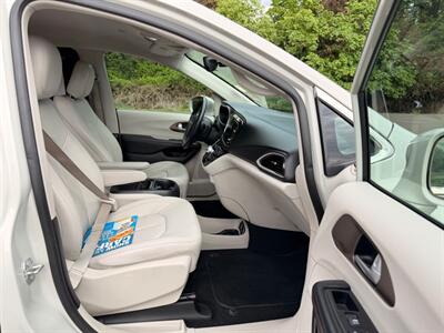 2017 Chrysler Pacifica Touring Plus   - Photo 13 - Gladstone, OR 97027