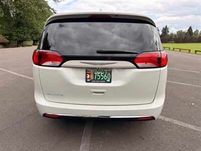 2017 Chrysler Pacifica Touring Plus   - Photo 4 - Gladstone, OR 97027