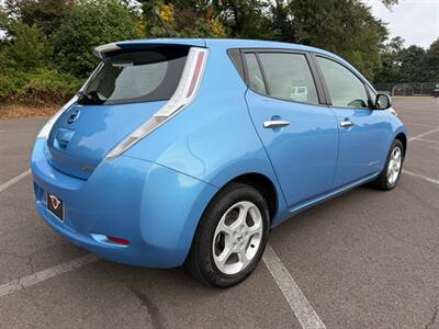 2013 Nissan LEAF SV - Photo 5 - Gladstone, OR 97027