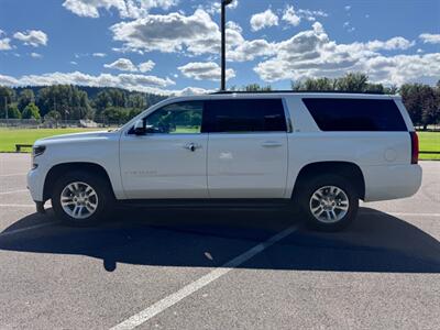 2018 Chevrolet Suburban LT   - Photo 2 - Gladstone, OR 97027