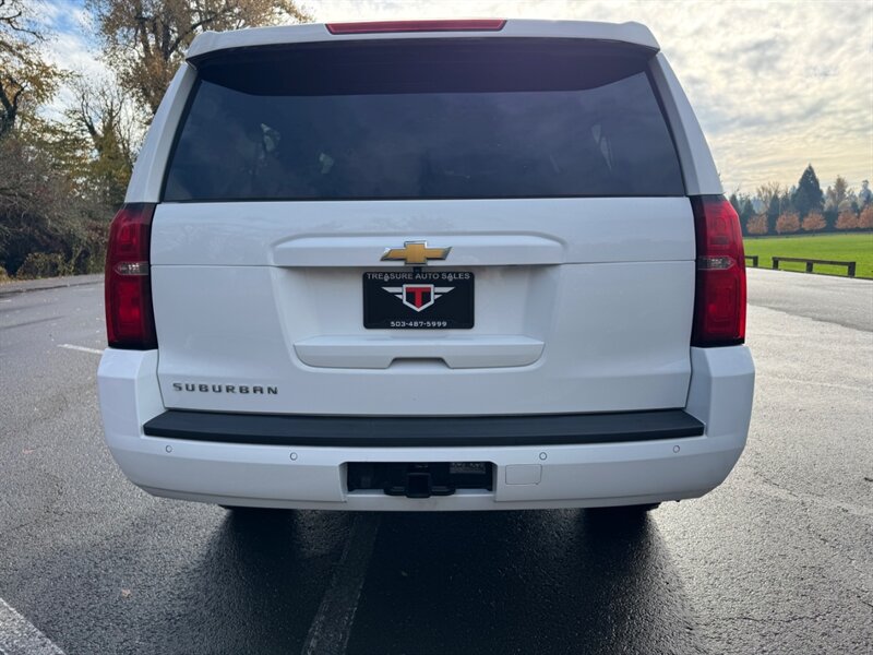 2018 Chevrolet Suburban LT photo 4