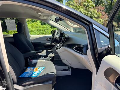 2017 Chrysler Pacifica Touring Plus   - Photo 12 - Gladstone, OR 97027