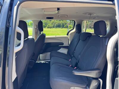 2017 Chrysler Pacifica Touring Plus   - Photo 10 - Gladstone, OR 97027