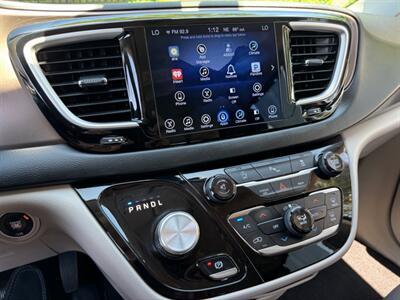 2017 Chrysler Pacifica Touring Plus   - Photo 20 - Gladstone, OR 97027