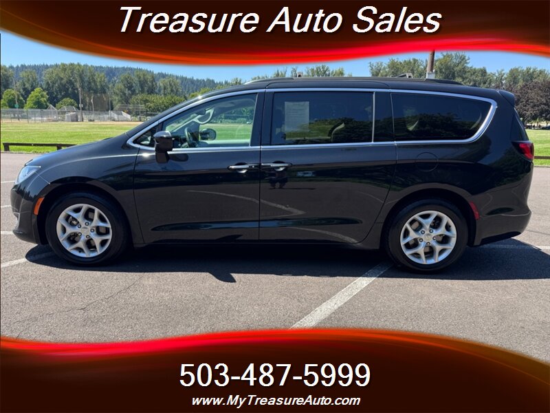 2017 Chrysler Pacifica Touring Plus  