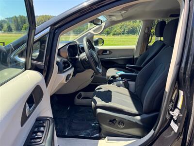 2017 Chrysler Pacifica Touring Plus   - Photo 9 - Gladstone, OR 97027