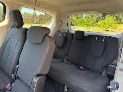 2017 Chrysler Pacifica Touring Plus   - Photo 11 - Gladstone, OR 97027