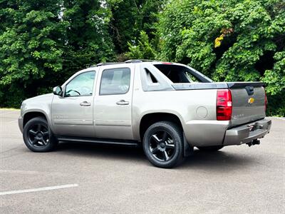 2012 Chevrolet Avalanche LTZ   - Photo 7 - Gladstone, OR 97027