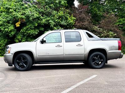 2012 Chevrolet Avalanche LTZ   - Photo 6 - Gladstone, OR 97027