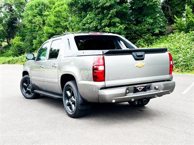 2012 Chevrolet Avalanche LTZ   - Photo 8 - Gladstone, OR 97027