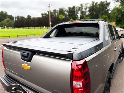2012 Chevrolet Avalanche LTZ   - Photo 11 - Gladstone, OR 97027